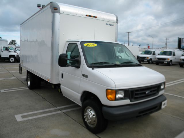Ford E-450 2005 photo 3