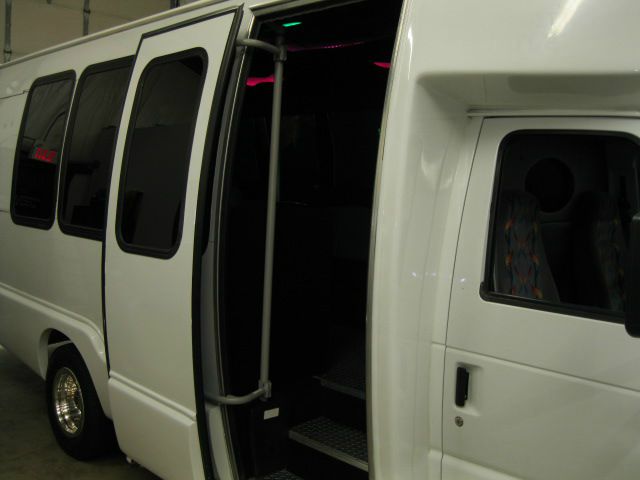 Ford E-450 2006 photo 1