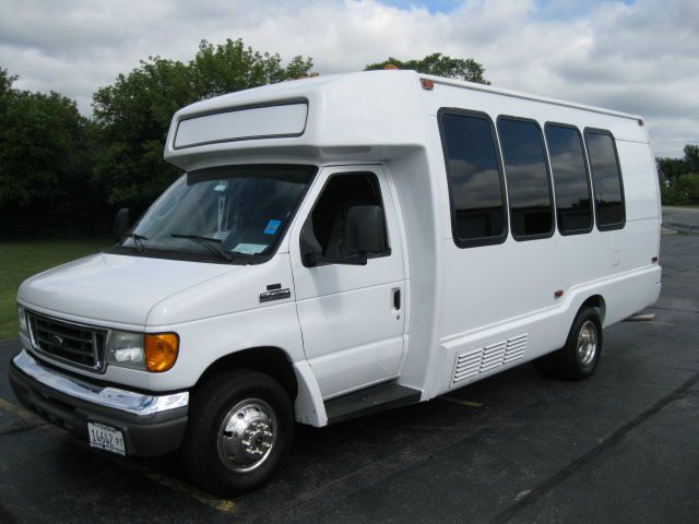 Ford E-450 2006 photo 2