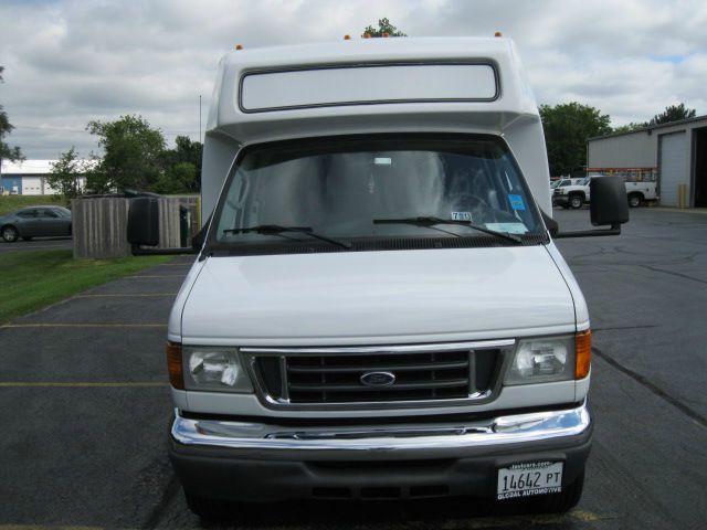 Ford E-450 2006 photo 4