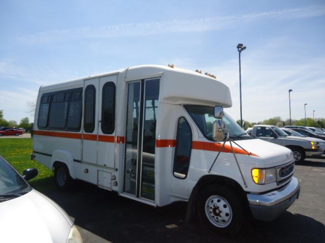 Ford E-450SD Bucket Lift Unspecified