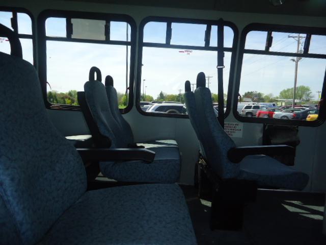 Ford E-450SD 2001 photo 2