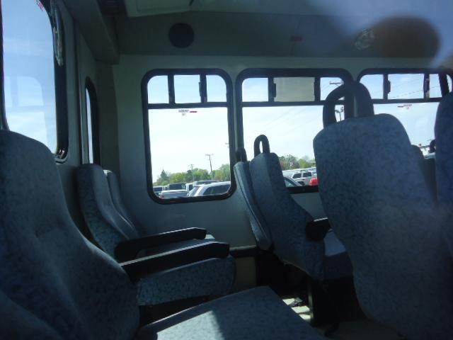 Ford E-450SD 2001 photo 3