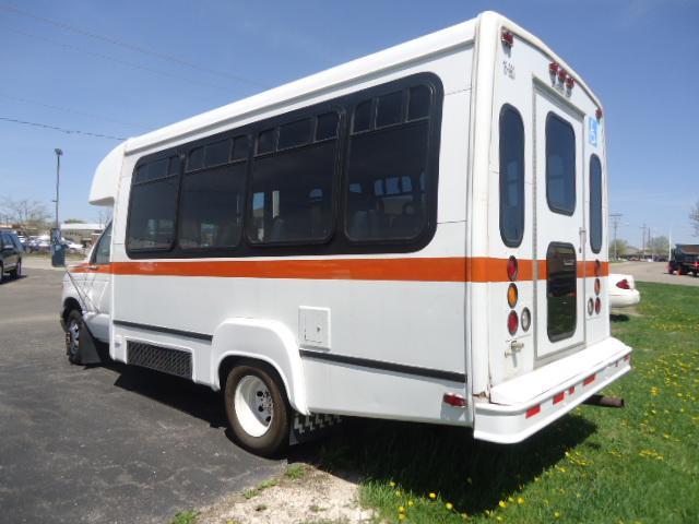 Ford E-450SD 2001 photo 4