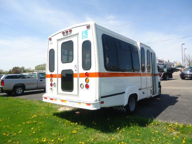 Ford E-450SD 2001 photo 6