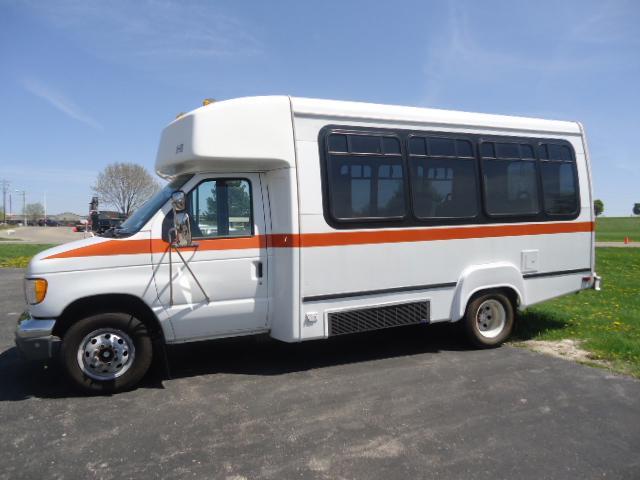 Ford E-450SD 2001 photo 8