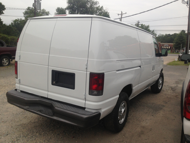 Ford E-Series Van 2004 photo 2