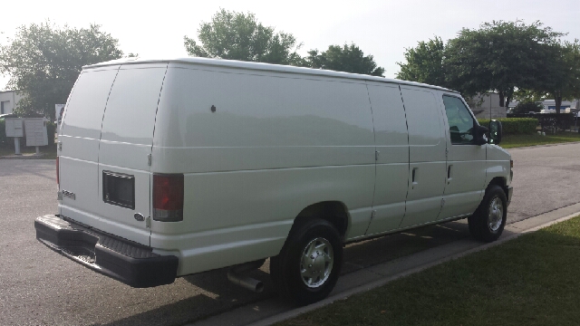 Ford E-Series Van 2009 photo 4