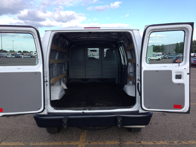Ford E-Series Van 2012 photo 2