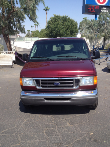 Ford E-Series Wagon 1500 SLT 4X4 Passenger Van