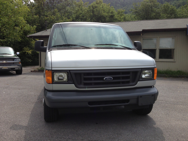 Ford E-Series Wagon 2dr Cpe V6 Manual GT Passenger Van