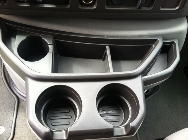 Ford E-Series Wagon 2011 photo 4