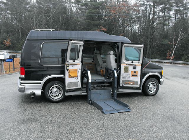 Ford E150 1997 photo 1