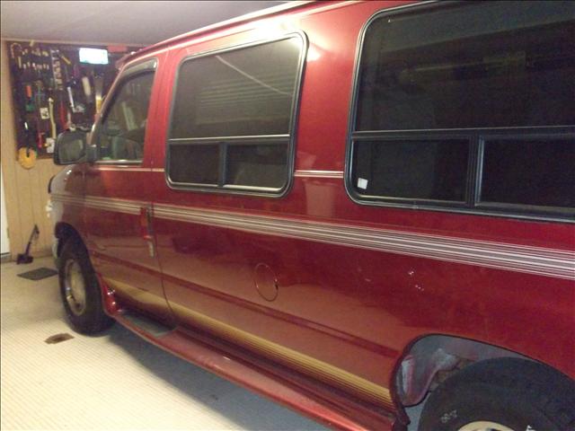 Ford E150 1999 photo 1