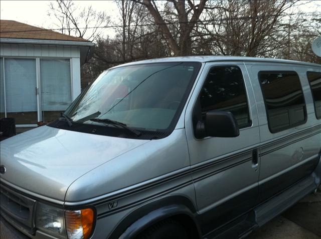Ford E150 2000 photo 1