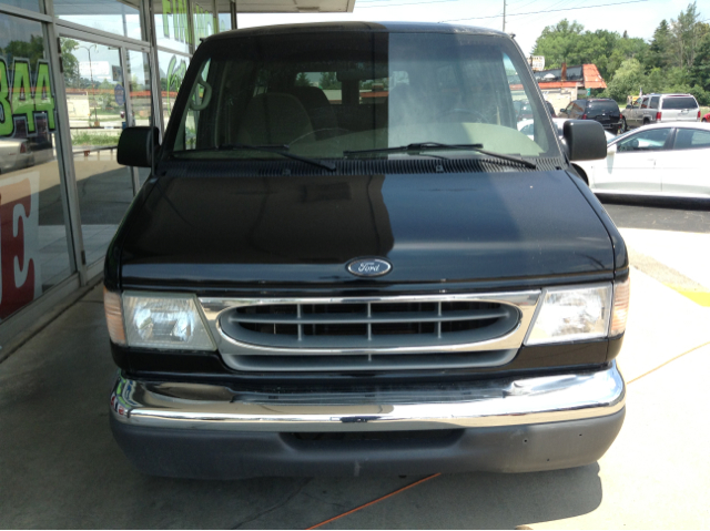 Ford E150 2001 photo 2