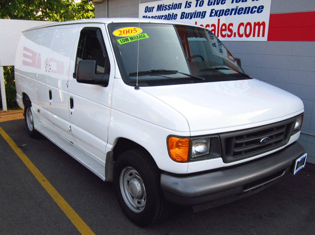 Ford E150 2005 photo 2