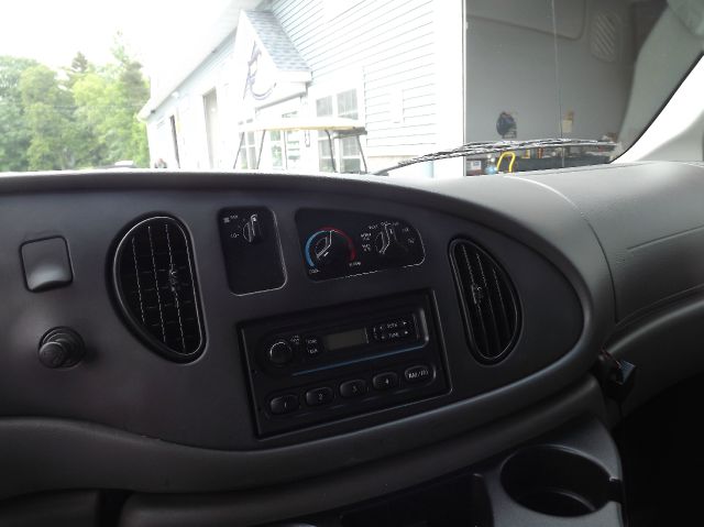 Ford E150 2006 photo 10