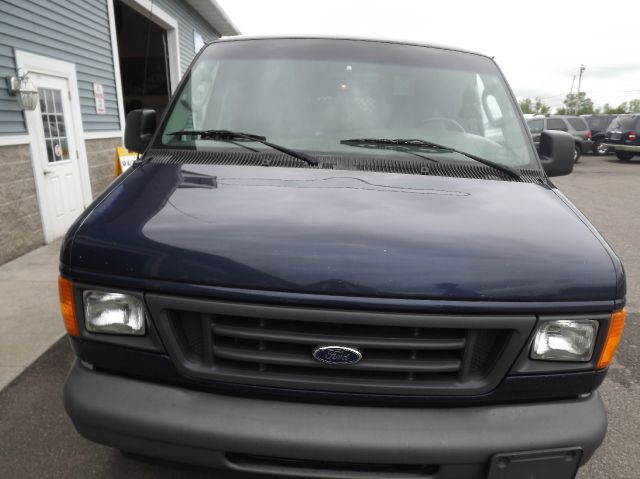 Ford E150 2006 photo 13