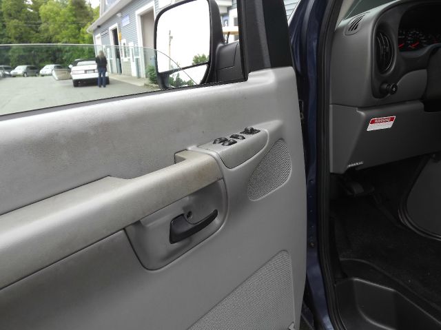 Ford E150 2006 photo 4