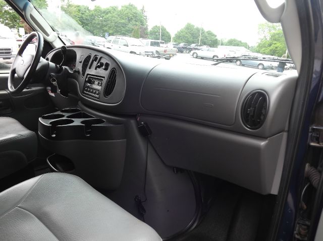 Ford E150 2006 photo 8