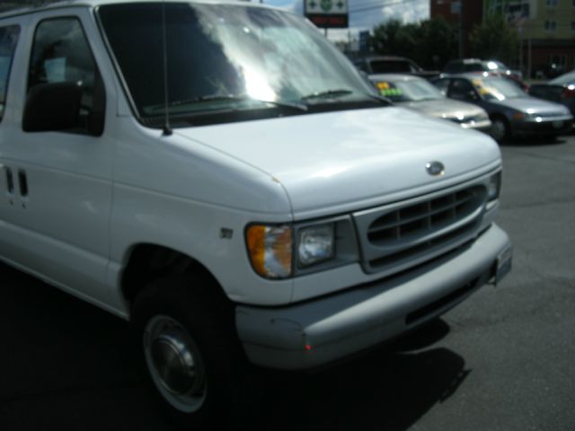 Ford E250 1998 photo 2