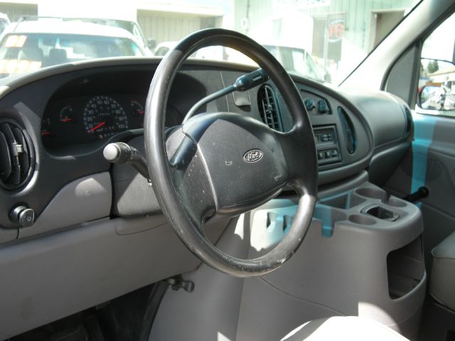 Ford E250 1998 photo 3