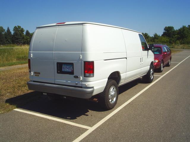 Ford E250 2000 photo 3