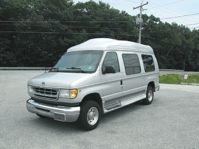 Ford E250 Supercrew-short-king Ranch-4wd-sunroof-6 CD-1 OWNE Conversion Van
