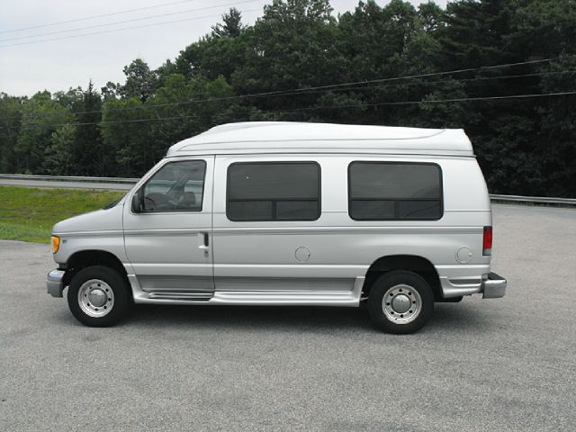 Ford E250 2002 photo 1