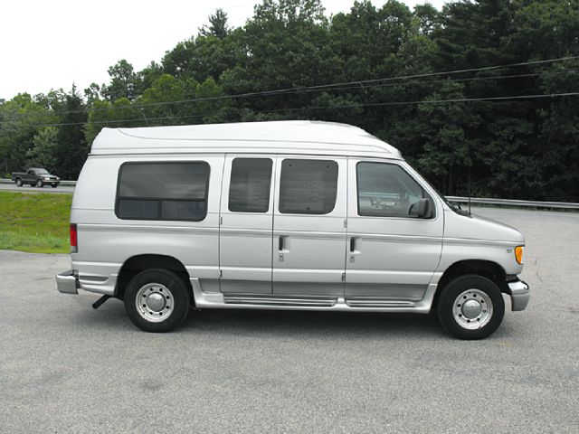 Ford E250 2002 photo 2