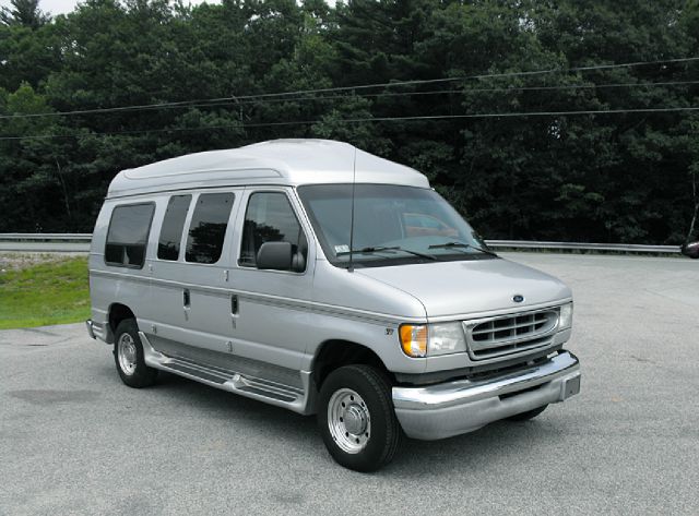 Ford E250 2002 photo 3