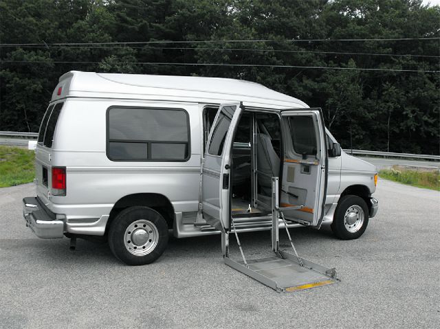 Ford E250 2002 photo 4
