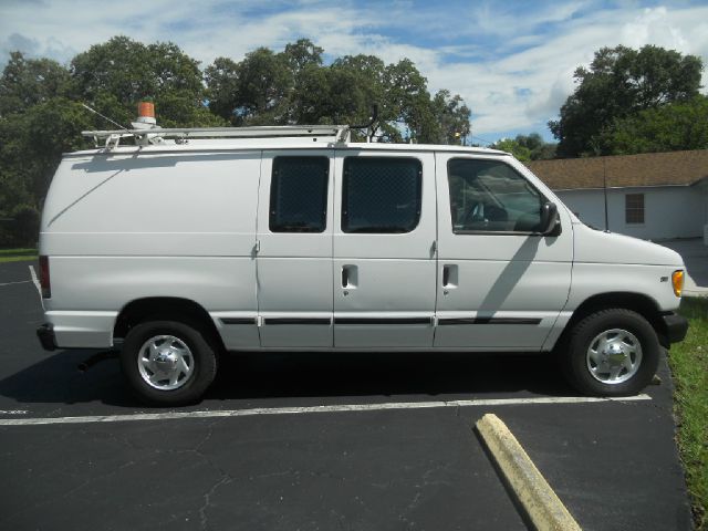 Ford E250 2002 photo 2