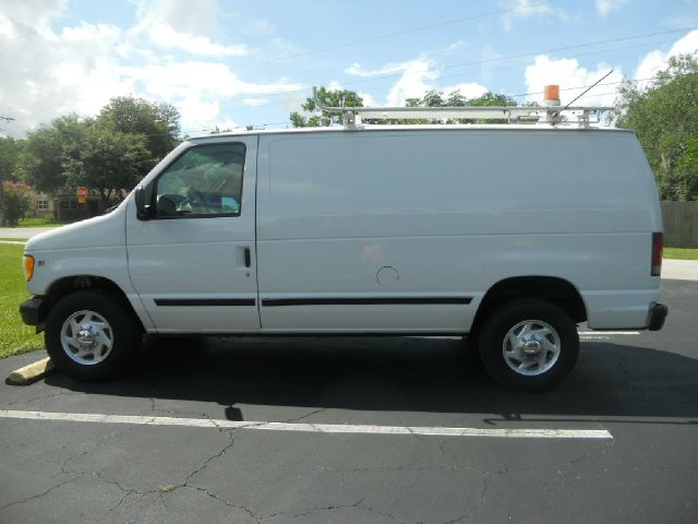 Ford E250 2002 photo 3
