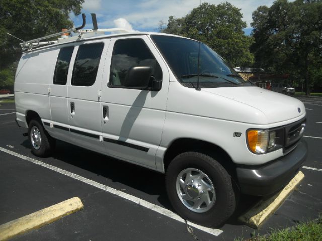 Ford E250 2002 photo 4