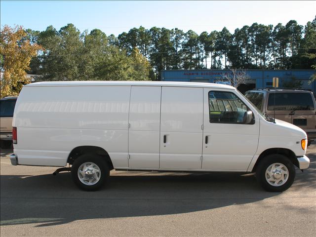 Ford E250 2002 photo 4