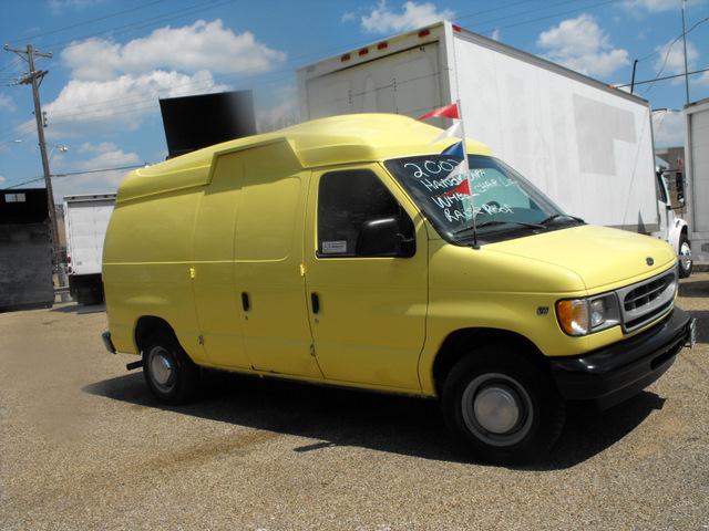 Ford E250 2002 photo 4