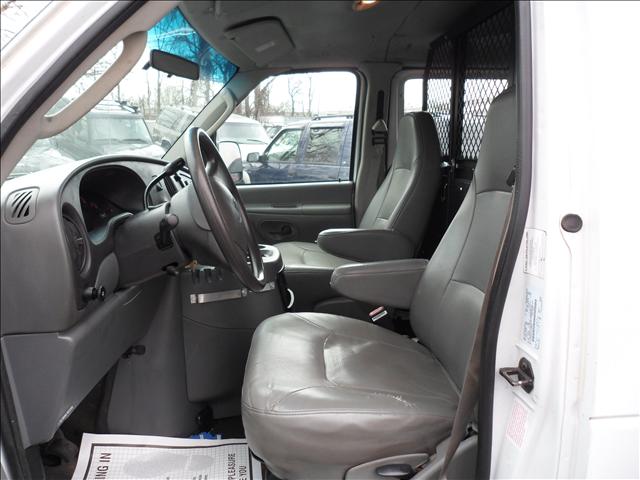 Ford E250 2003 photo 4