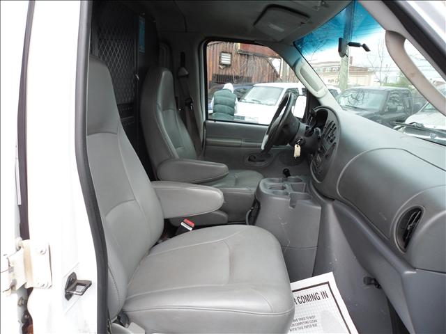 Ford E250 2003 photo 5