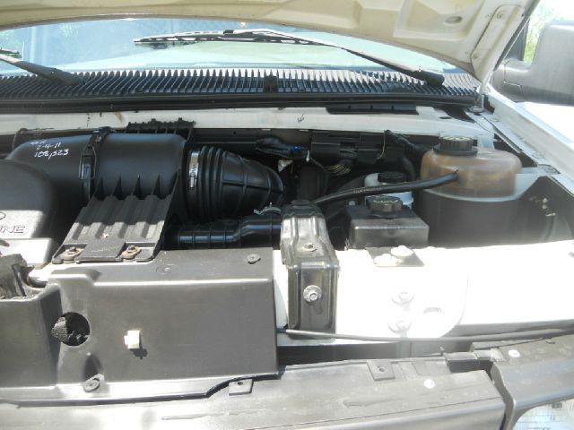 Ford E250 2003 photo 11