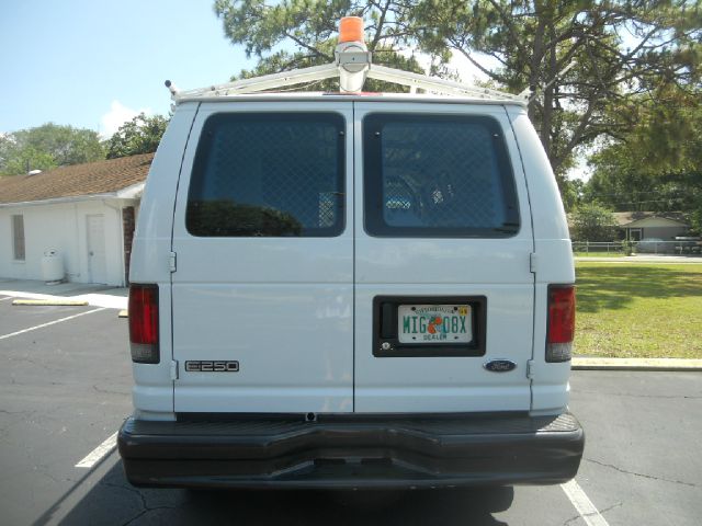 Ford E250 2003 photo 13
