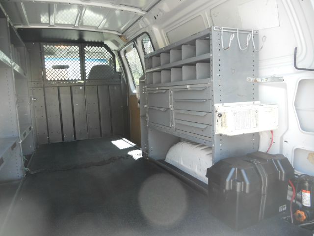 Ford E250 2003 photo 3