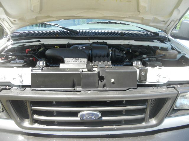 Ford E250 2003 photo 5