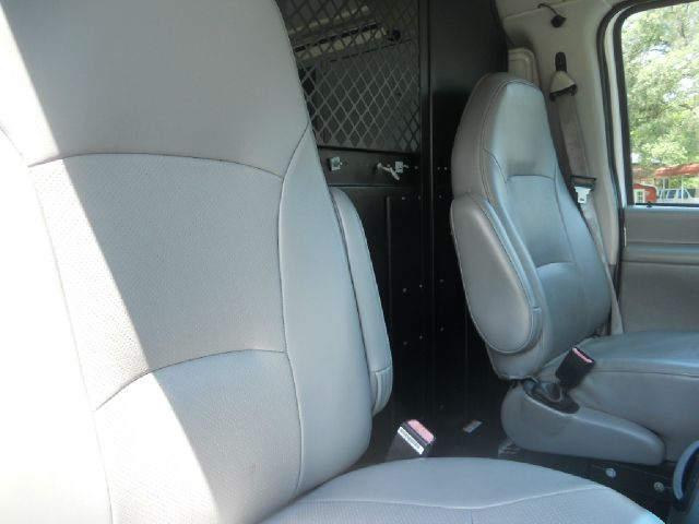 Ford E250 2003 photo 9