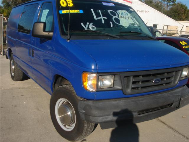 Ford E250 2003 photo 2
