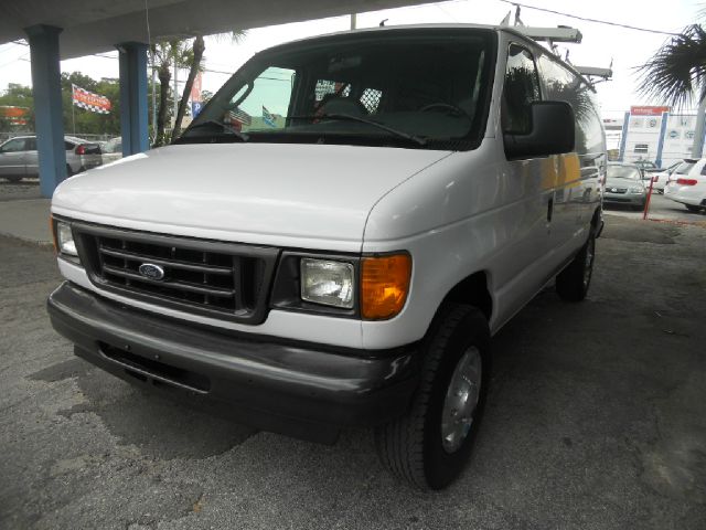 Ford E250 2004 photo 12