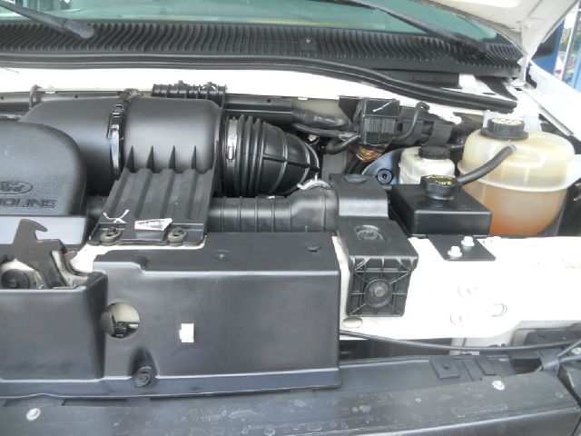 Ford E250 2004 photo 4