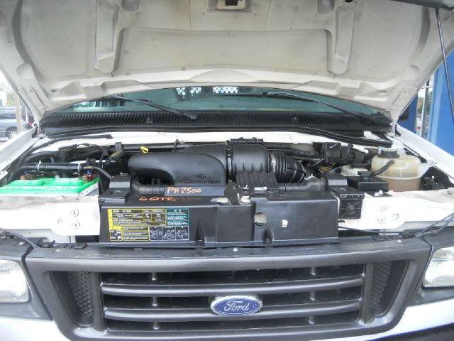 Ford E250 2004 photo 5
