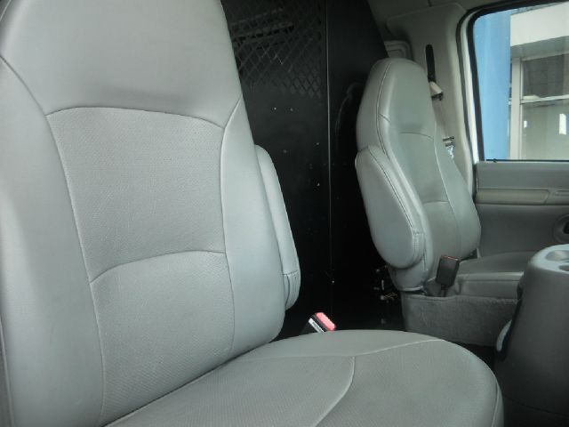 Ford E250 2004 photo 7